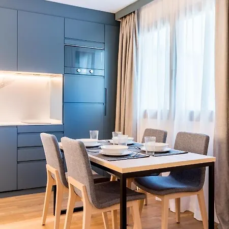 Atlumbreras16 Apartman *